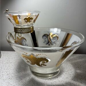 Vintage Anchor Hocking “Festival” chip and dip set